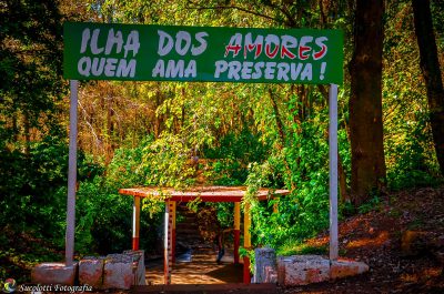 Rio que da nome à cidade, é local de lazer e descanso. Suas pequenas quedas de agua formam pequenas piscinas naturais, próprias para o refresco nas tardes quentes de verão em Iraí.