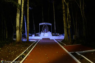 A Gruta Nossa Senhora de Lourdes construída em pedras localiza-se em frente ao Balneário Osvaldo Cruz e é circundada por uma vegetação nativa e além de receber romeiros diariamente, no mês de fevereiro acontece Procissão de Nossa Senhora de Lourdes que re